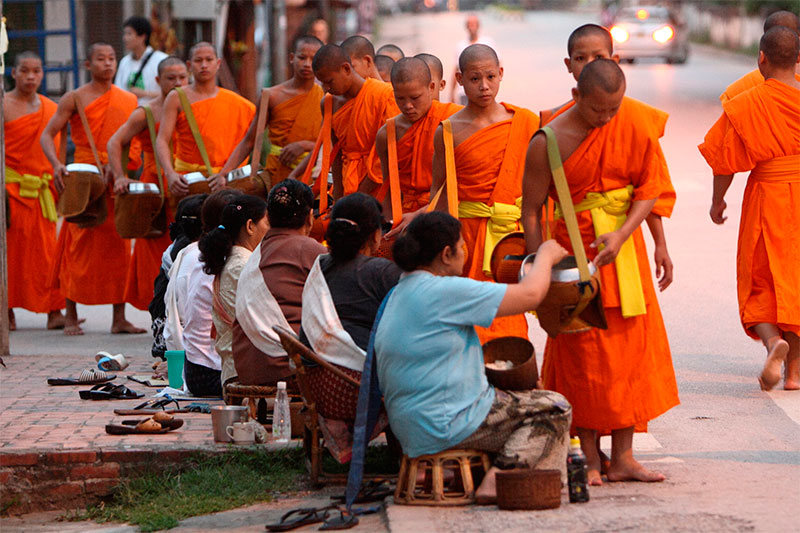 Monges budistas no Laos