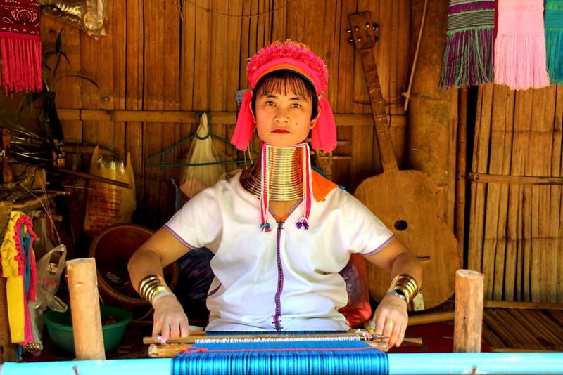 Karen Padaung a "Mulher Girafa"