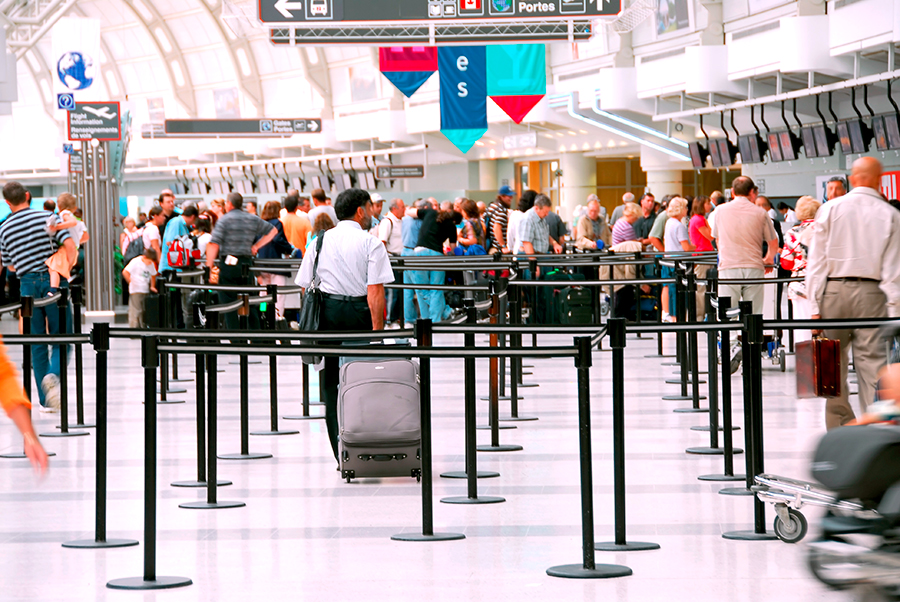 passageiros em aeroporto, overbooking