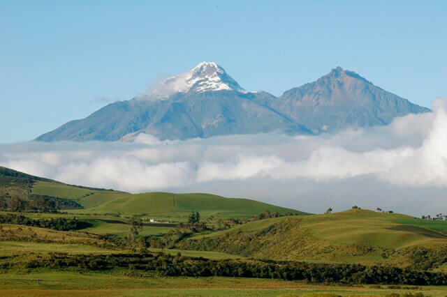 vulcão cotopaxi nas ilhas galápagos