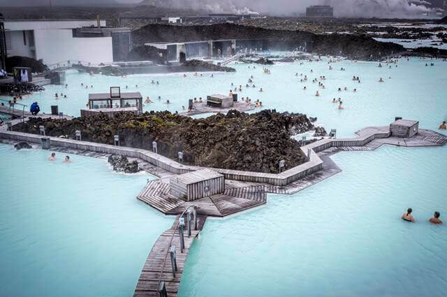 imagem do spa da lagoa azul da islândia