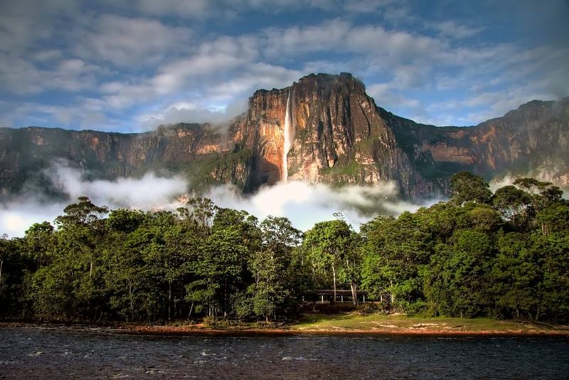 A maior cachoeira, uma das 5 grandezas naturais ao redor do mundo