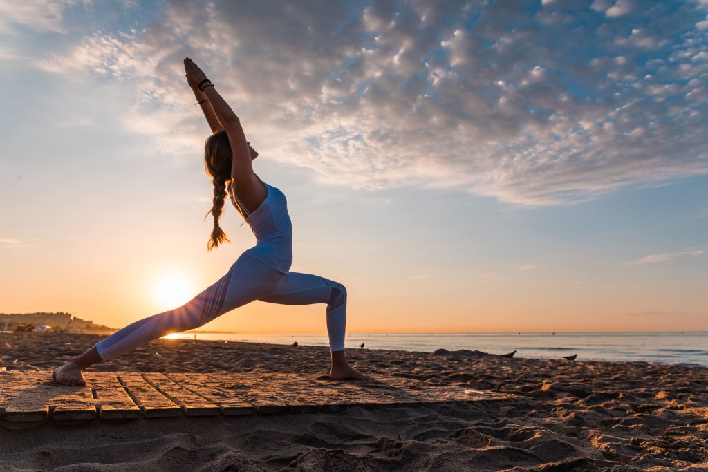 Prática de yoga, meditação e viagens: relaxamento, autoconhecimento e conexão - Adventure Club