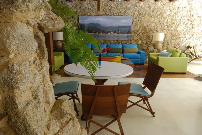 Casa Turquesa um dos destinos no Brasil para fazer home office e depois relaxar