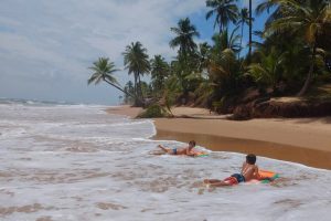 Criança na Praia do Cassange