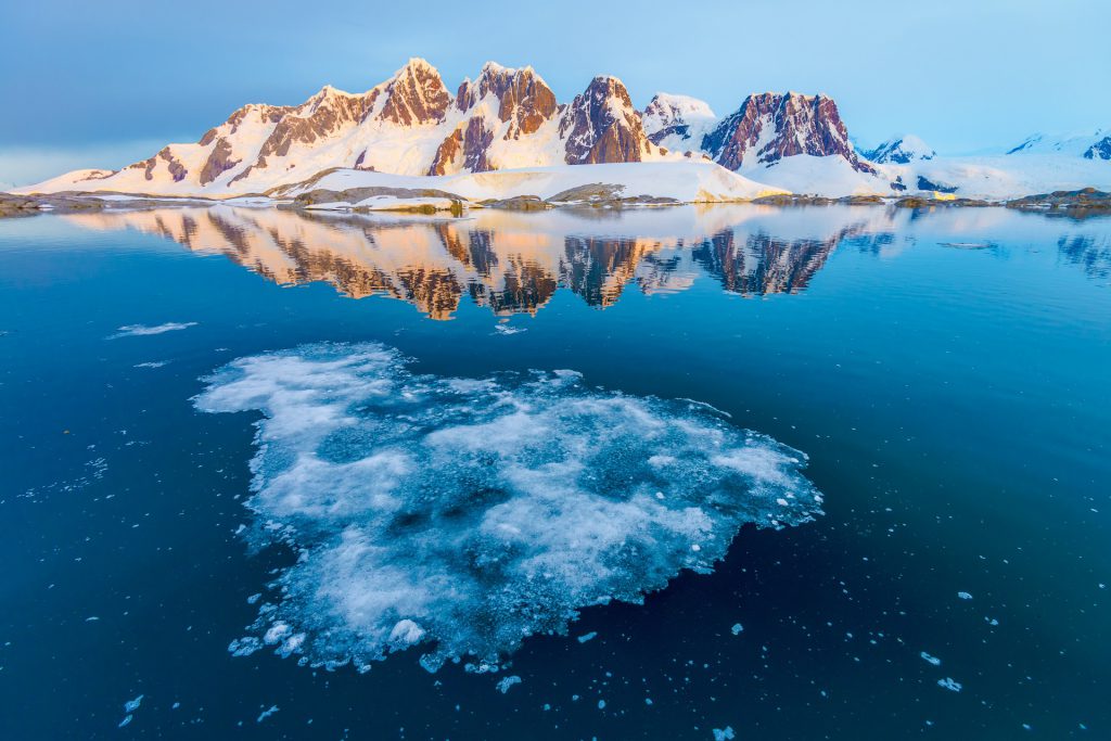 Imagem da Antartica, ilustrando um dos lugares mais frios do mundo