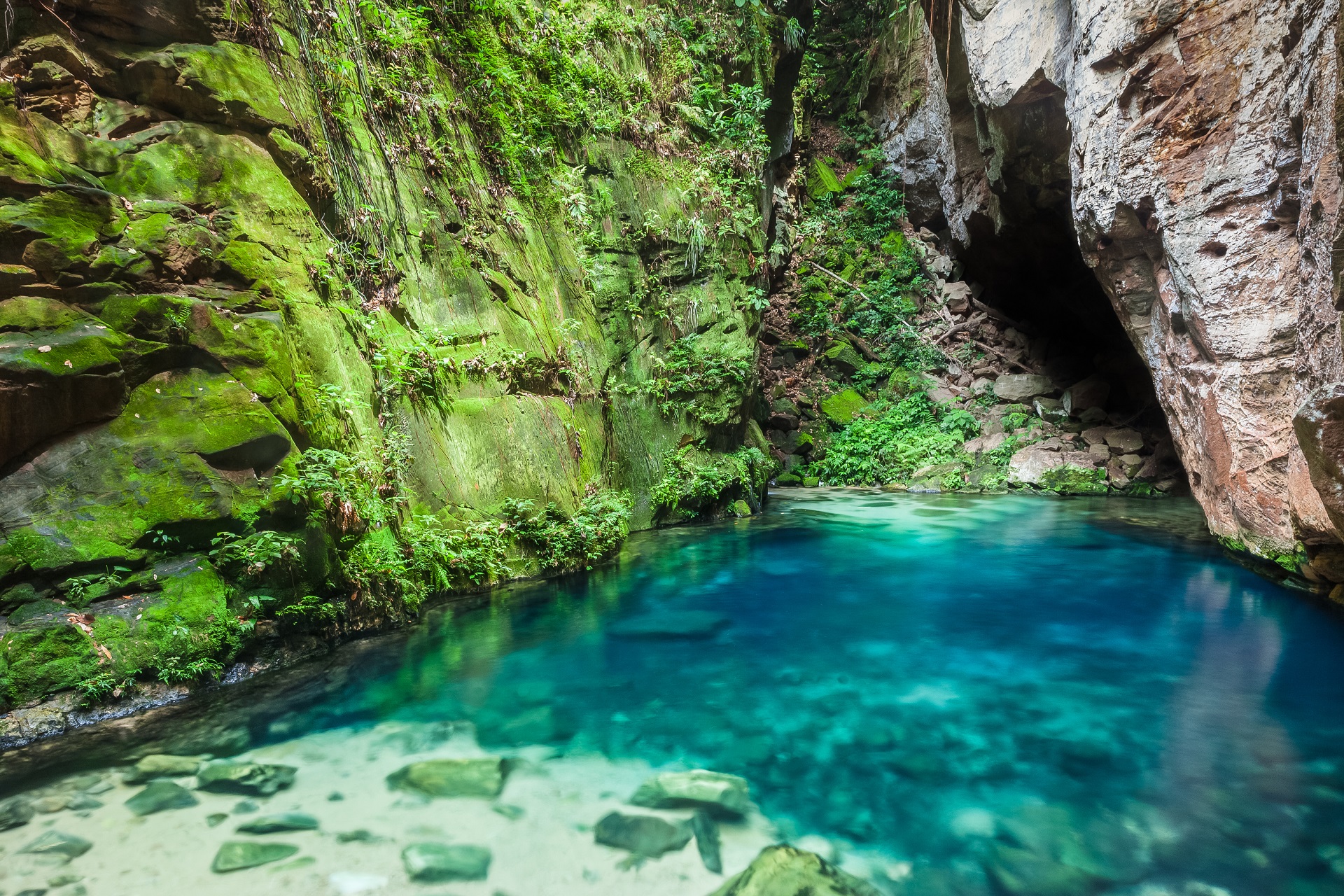 Cachoeira Encanto Azul na Chapada das Mesas