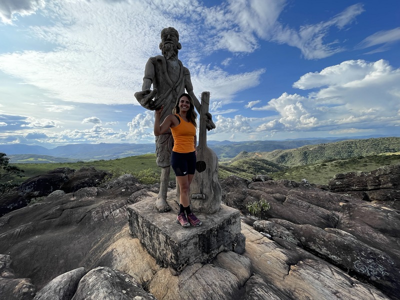Eliane Leite na Estrada Real: Estátua do Dominguinhos 