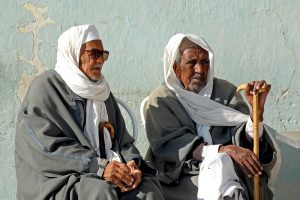 Você poderá conhecer homens Beduinos durante o Réveillon na Tunísia.