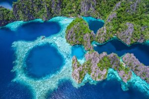 Lagoas e falésias calcárias em Palawan, Filipinas