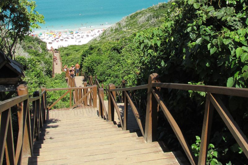 Escadaria das Prainhas do Pontal do Atalaia em Arraial do Cabo
