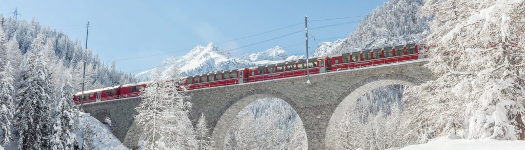 Uma imagem de viagem de trem pela Europa, Rota de trem Bernina Express na Suíça