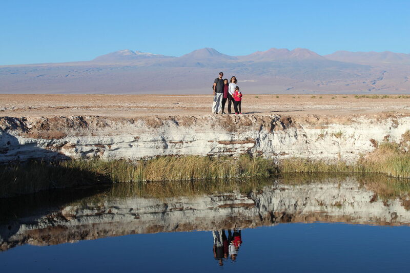 Eliane Leite, diretora da Adventure Club, e sua família no Atacama