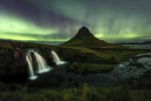 Islandia cachoeira aurora boreal e montanha - galeria