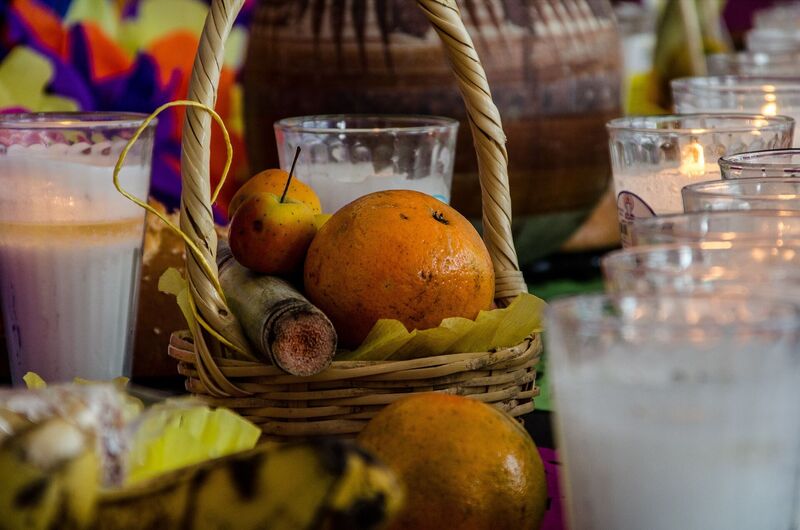 Altar com frutas no Dia dos Mortos no México