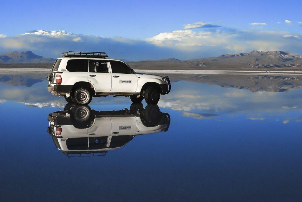 Imagem sobre O espelho d'água no Salar de Uyuni