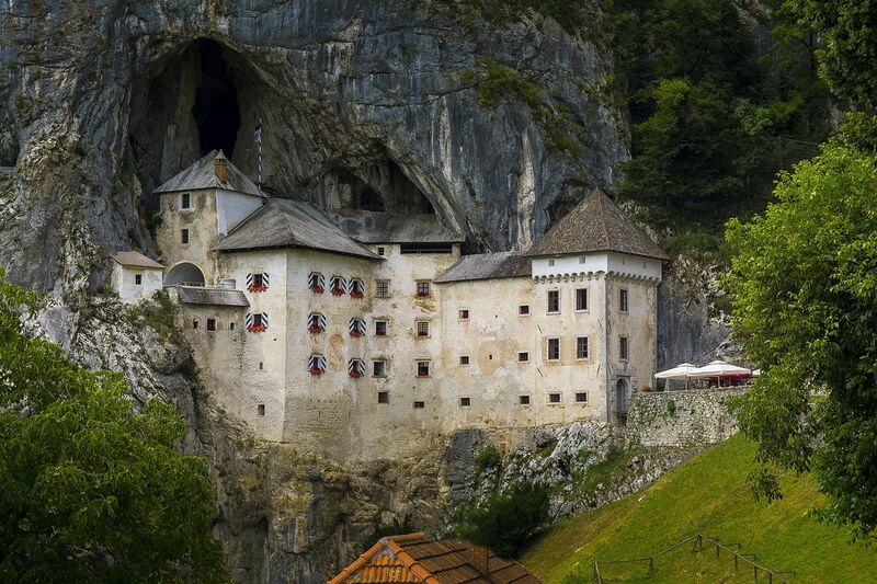 Castelo de Predjama na Eslovênia