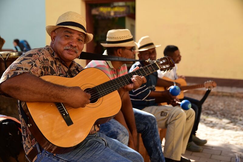 Cubanos em uma apresentação musical