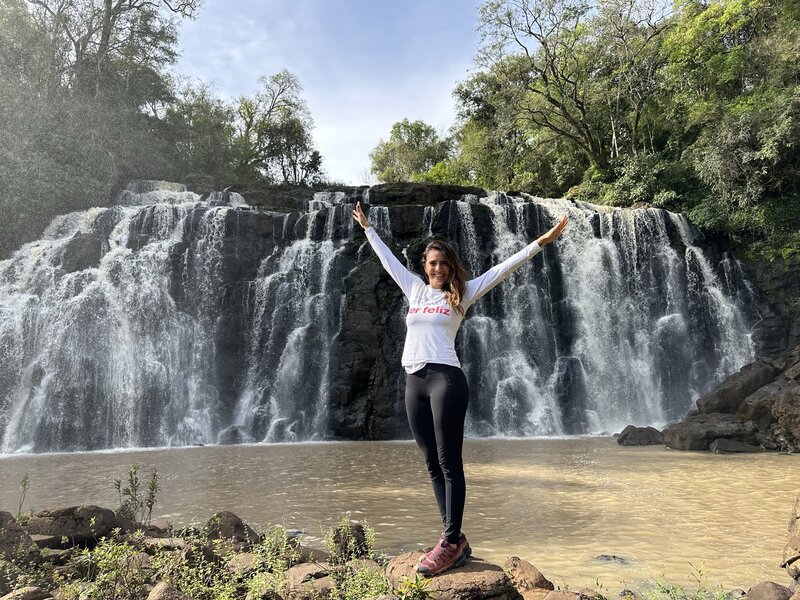 Eliane Leite, diretora da Adventure Club, em uma viagem às Cataratas do Iguaçu