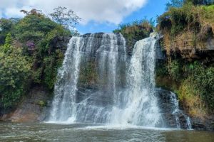 Linda cachoeira no caminho do ouro