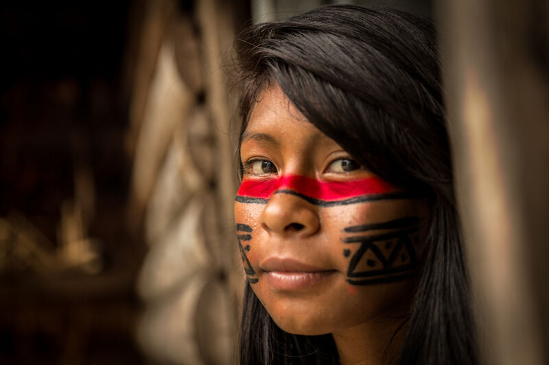 Mulher indígena na Amazônia