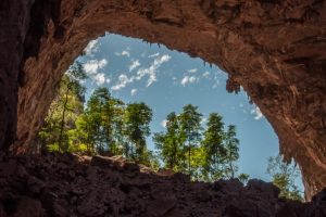 Portico-de-entrada-da-Gruta-do-Janelao-galeria80