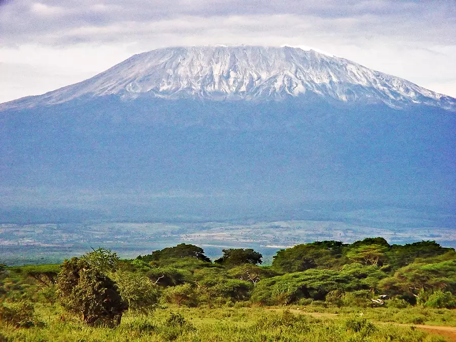 Onde fica o Monte Kilimanjaro: conquiste o ponto mais alto do continente africano