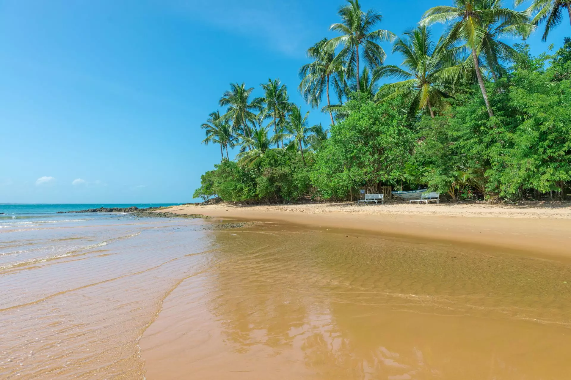 Bela praia da península de maraú