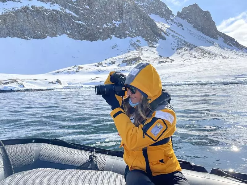 Eliane Leite, diretora da Adventure Club, em viagem ao Ártico