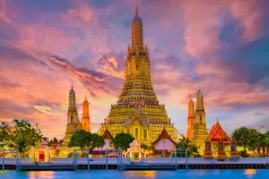 Wat,Arun,Temple,Bangkok,During,Sunset,In,Thailand.,Chao,Praya Templo em Bangkok, Tailândia